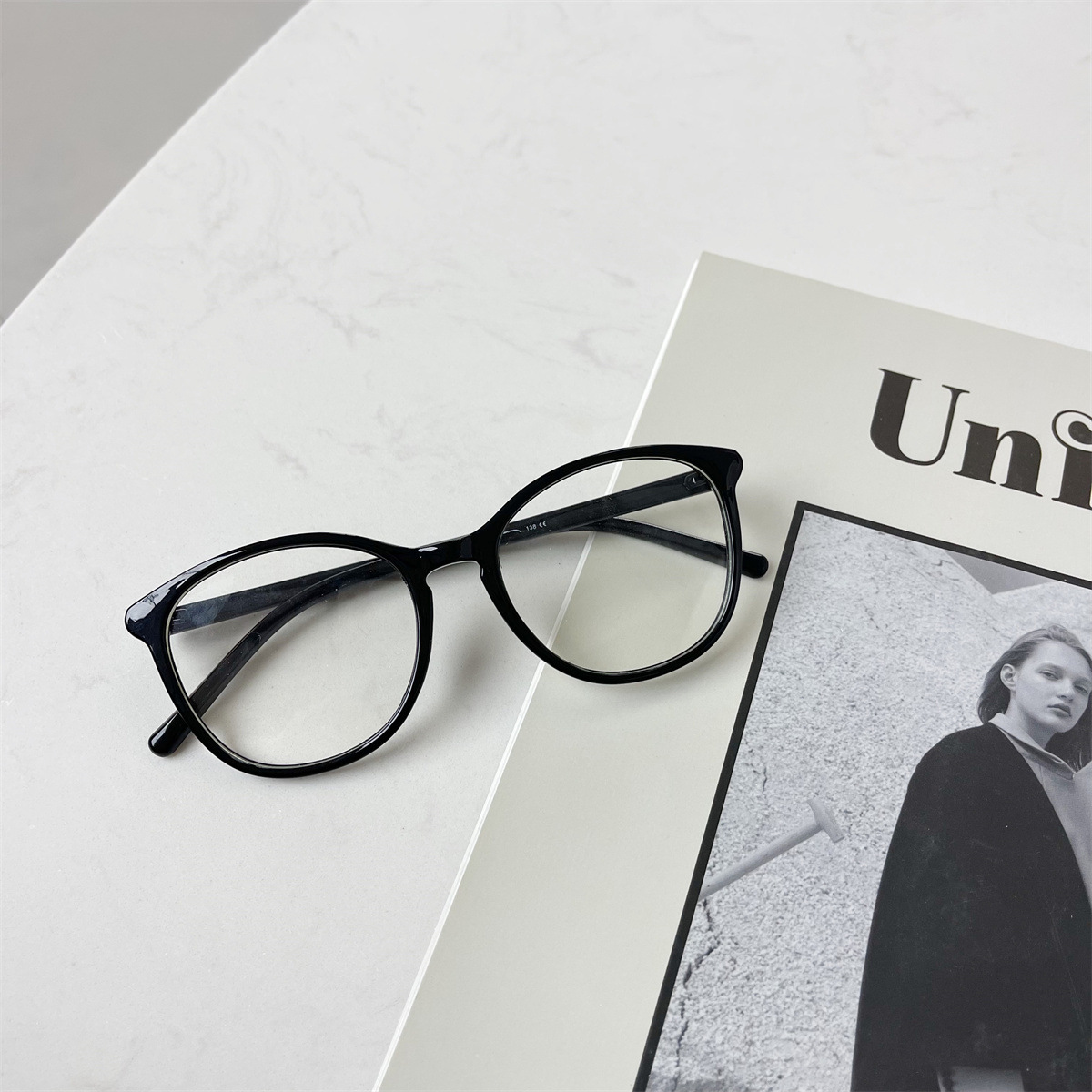 K-Style Oval: The Black Frame Matchmaker