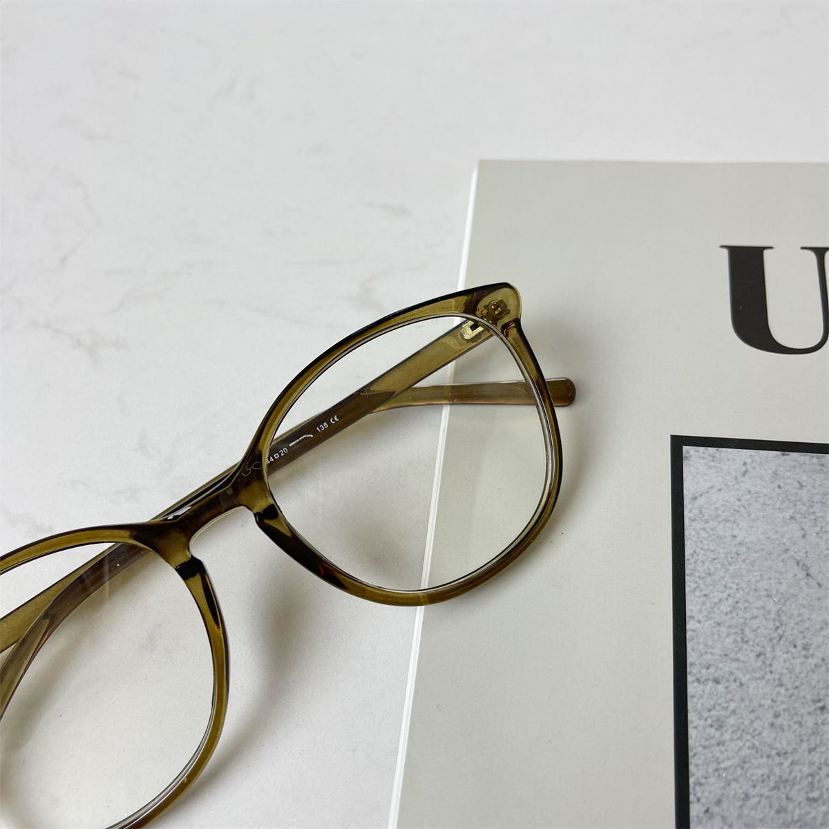 K-Style Oval: The Black Frame Matchmaker