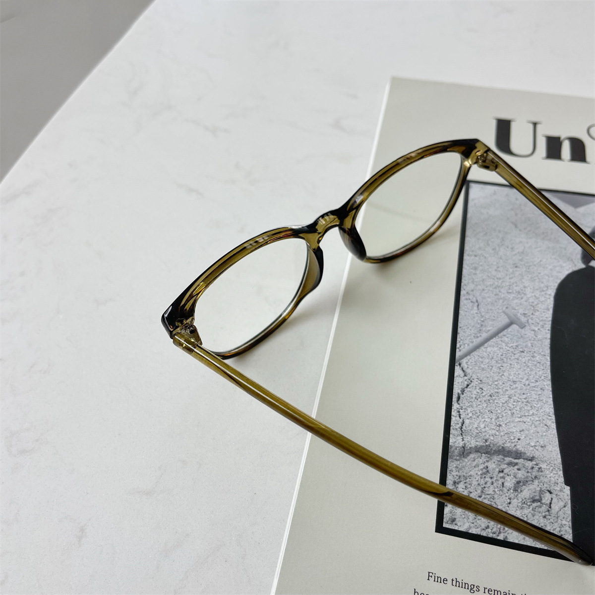 K-Style Oval: The Black Frame Matchmaker