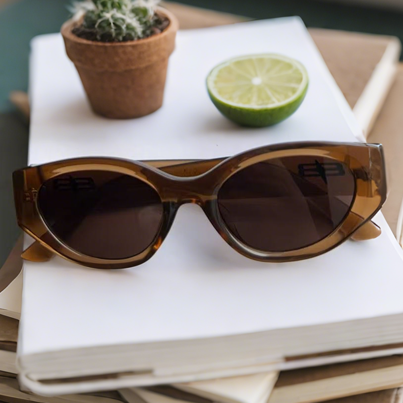The 2025 White Cat-Eye Shield