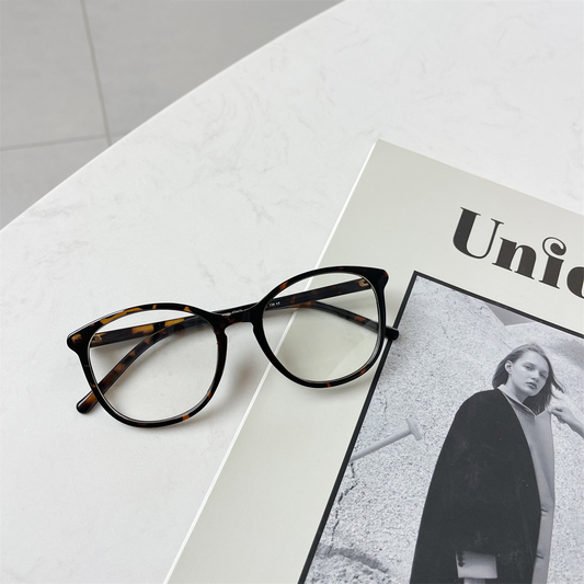 K-Style Oval: The Black Frame Matchmaker